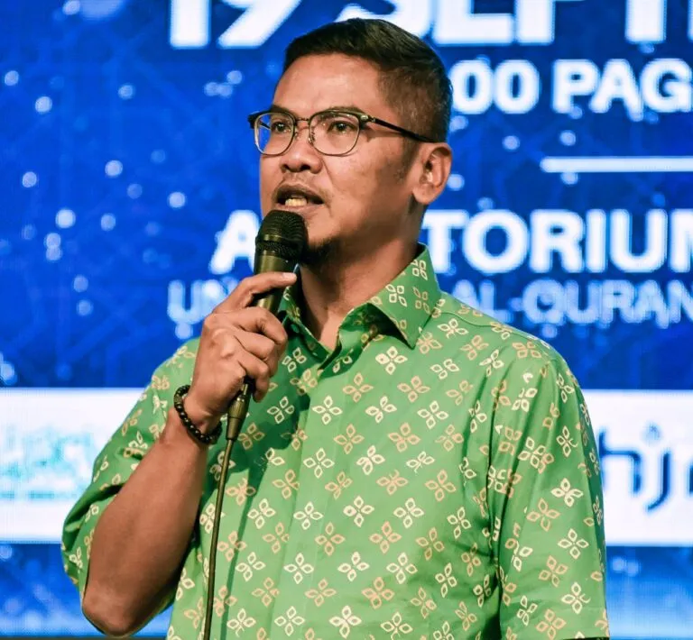 Mamat berkongsi pengalaman peribadinya ketika berdepan masalah penyalahgunaan dadah, sekali gus memberi peluang kepada pelajar mendengar kisah sebenar tentang kesan penagihan dan perjalanan untuk berubah.