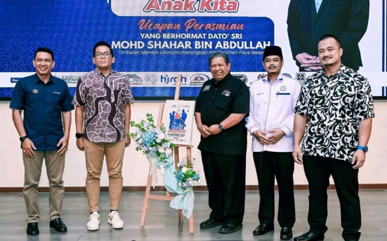 Mamat berkongsi pengalaman peribadinya ketika berdepan masalah penyalahgunaan dadah, sekali gus memberi peluang kepada pelajar mendengar kisah sebenar tentang kesan penagihan dan perjalanan untuk berubah.
