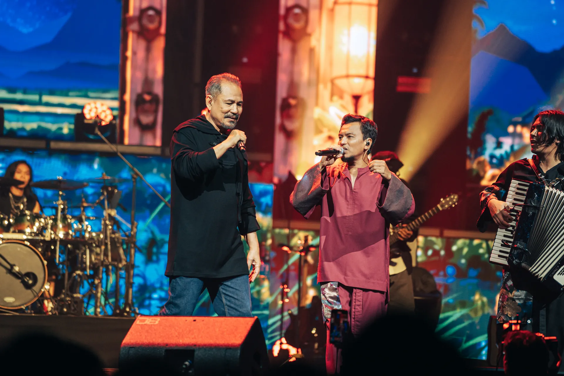 Lebih istimewa, konsert itu turut menampilkan kemunculan mengejut legenda muzik tanah air, Datuk M. Nasir yang tidak diumumkan kepada umum sebelum persembahan.