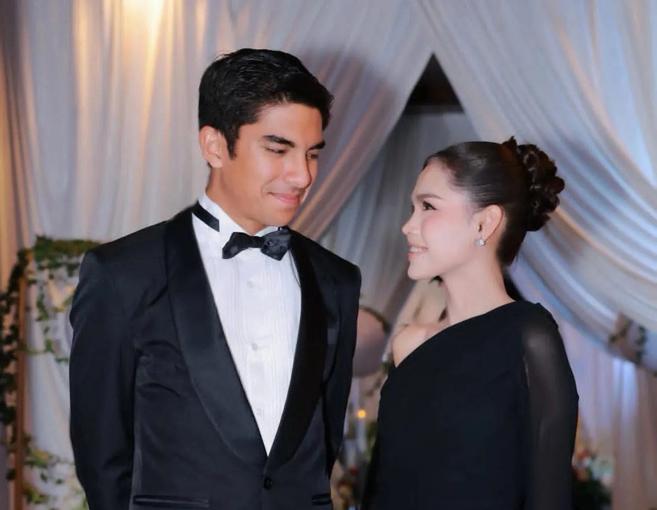 “Dua tiga Aliff Aziz berlari, manakan sama Syed Saddiq seorang.” “Di mana Aliff Aziz dipijak, di situ Syed Saddiq dijunjung.”
