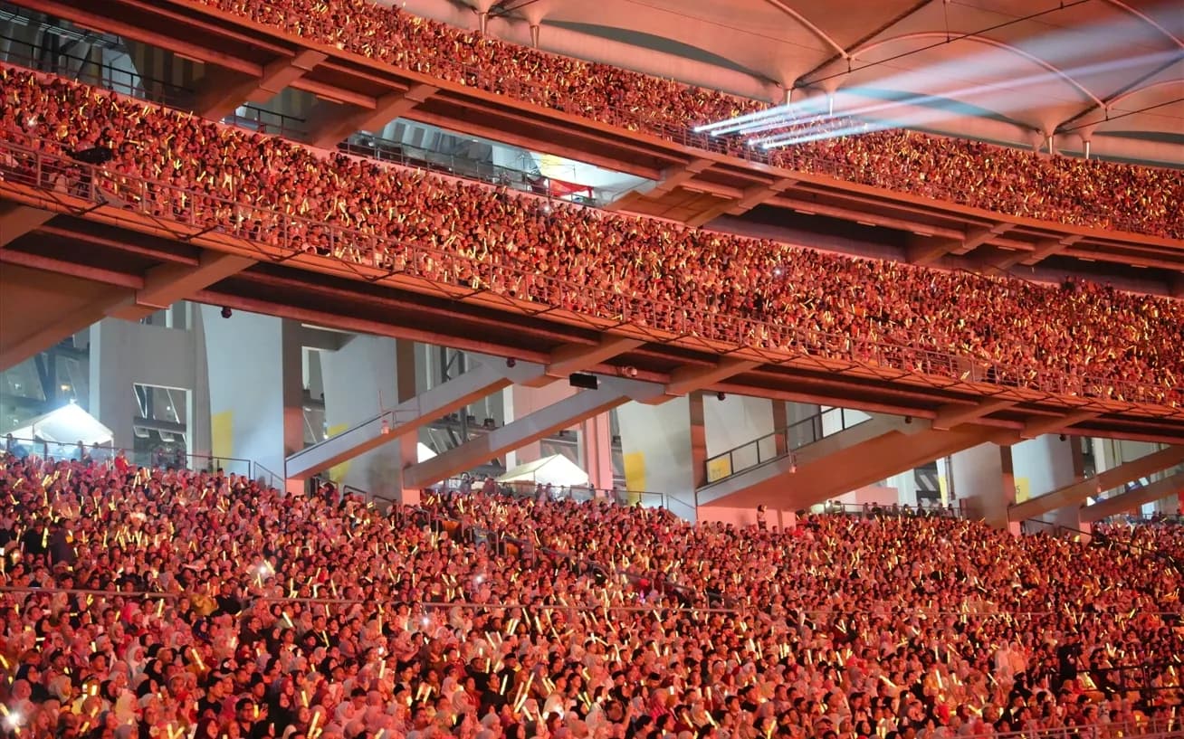 Konsert Tradisional Gema Bumantara yang berlangsung di TM Stadium Nasional Bukit Jalil, malam tadi, berjaya menarik kehadiran lebih 73,000 peminat.