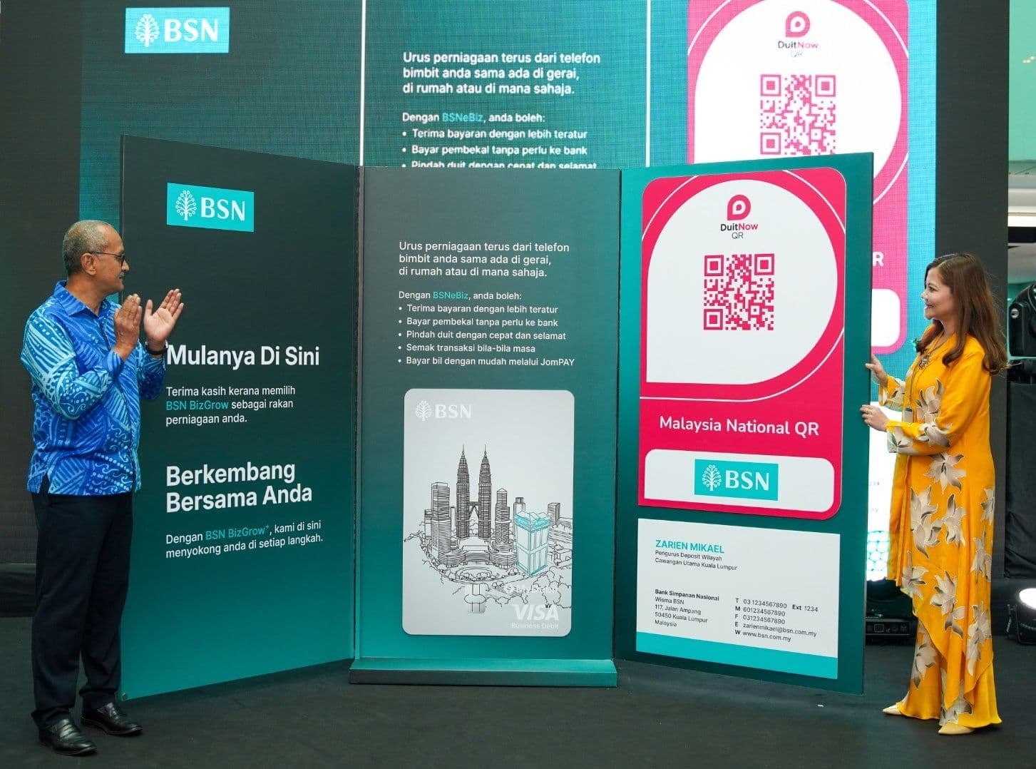 Mujibburrahman Abd Rashid bersama Ketua Jabatan Deposit, Pembayaran & Rangkuman Kewangan BSN, Noreidayu Harun ketika Majlis Pelancaran BizGrow dan BizGrow+ di Wisma BSN, baru-baru ini.