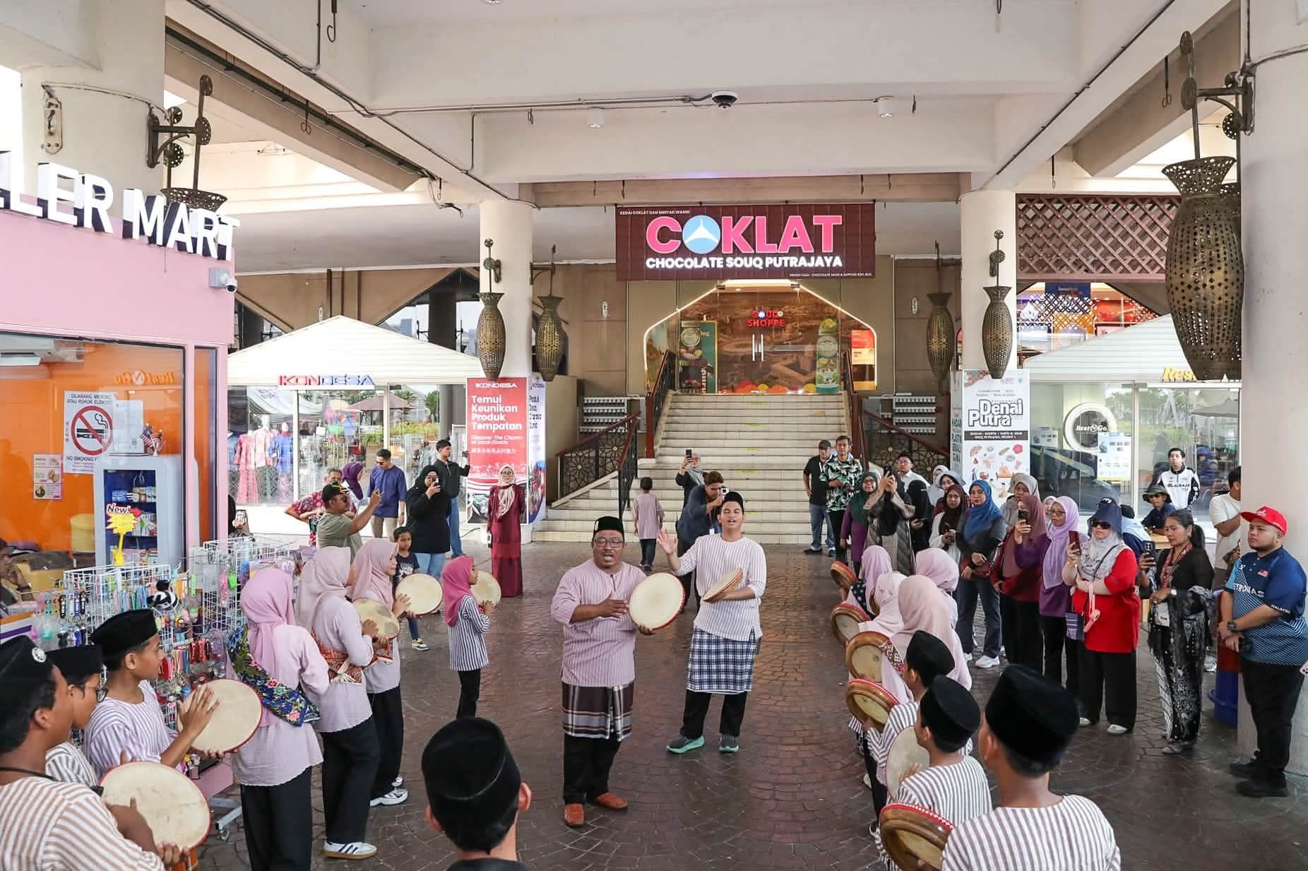 Banyak tempat menarik di Putrajaya sebagai destinasi pelancongan