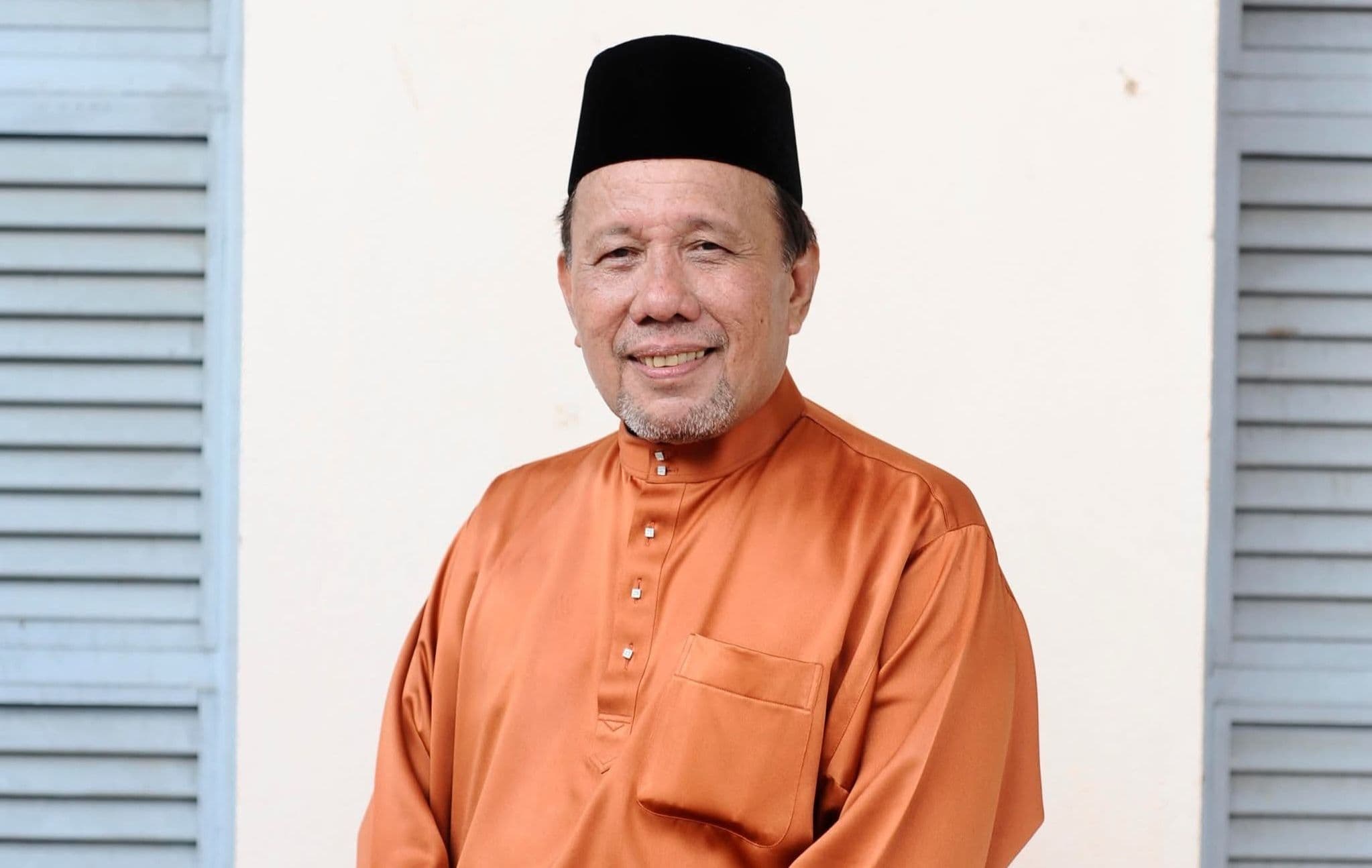 kedudukan serta tempoh perjawatan EXCO perlu ditafsirkan secara menyeluruh berdasarkan Undang-Undang Tubuh Kerajaan Negeri Sembilan (UUTKNS) 1959