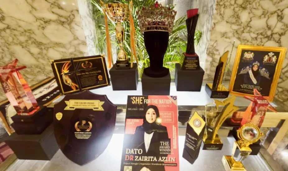 Menariknya, She Chose to Rise tidak hanya berkisar mengenai kejayaan, sebaliknya Zairita memilih untuk berkongsi sisi kehidupan yang pernah jatuh, kecewa dan terluka