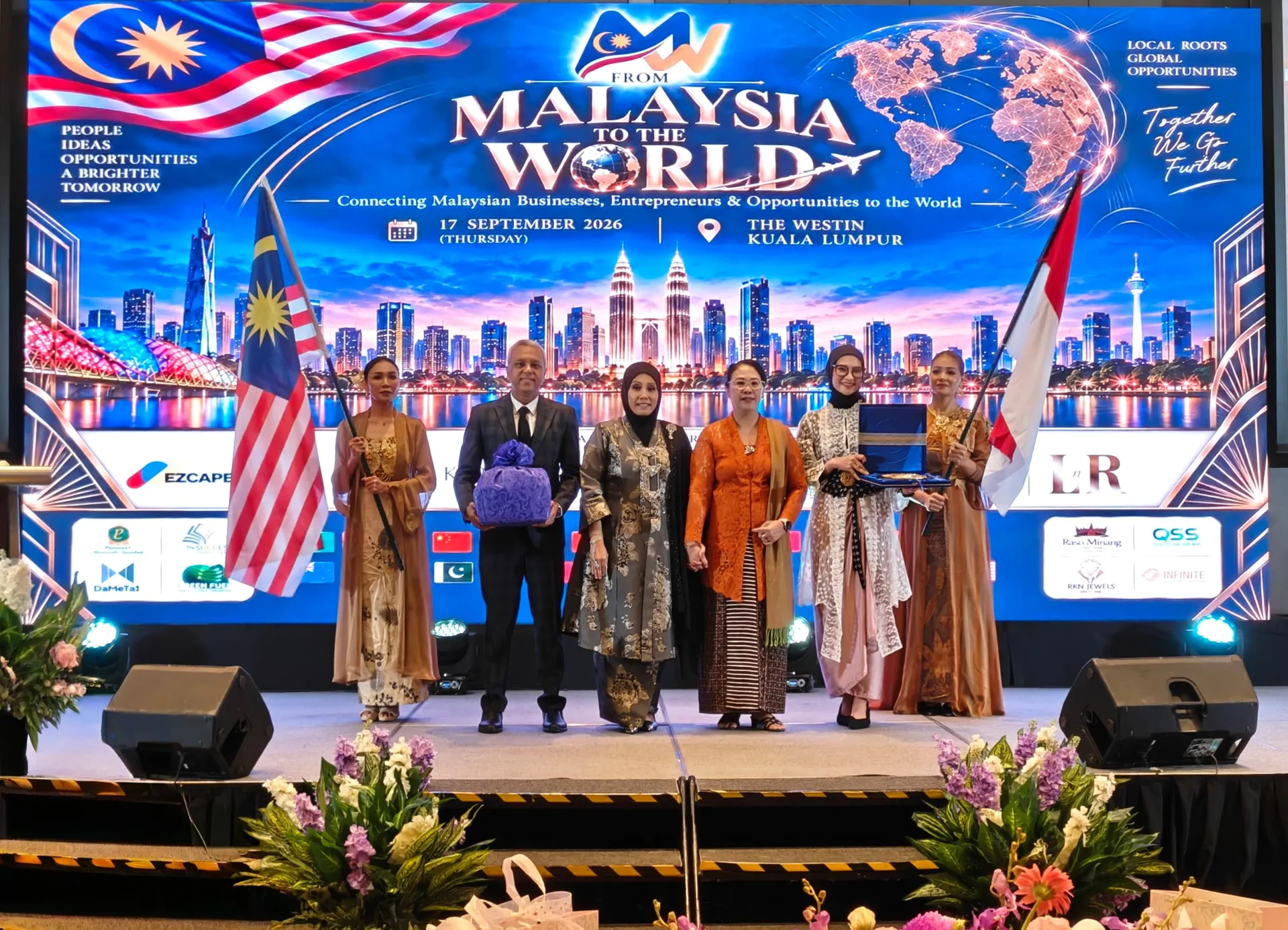 Menariknya, She Chose to Rise tidak hanya berkisar mengenai kejayaan, sebaliknya Zairita memilih untuk berkongsi sisi kehidupan yang pernah jatuh, kecewa dan terluka