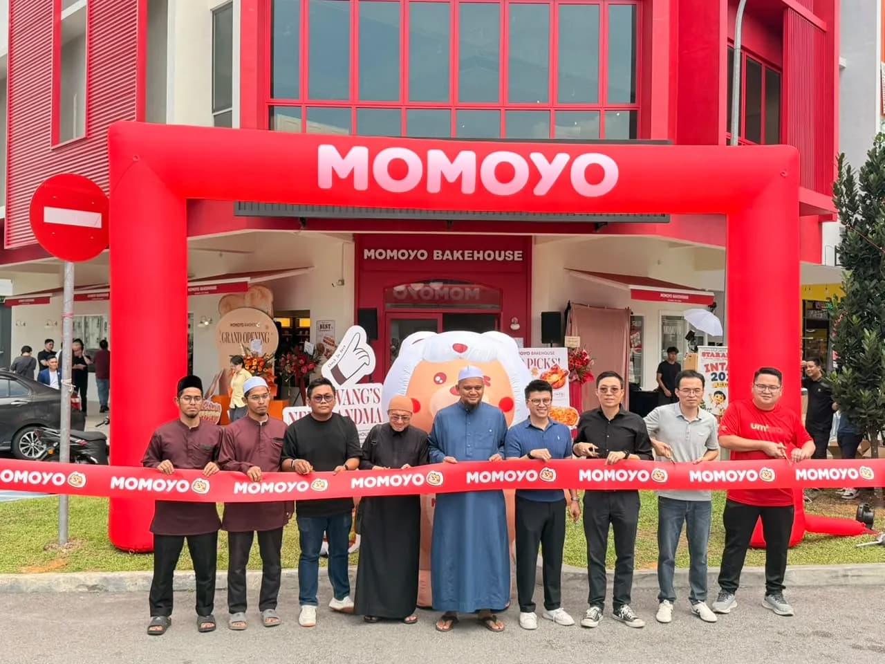 MOMOYO Malaysia kini memperkenalkan bakeri sebagai sebahagian daripada pilihan produknya.
