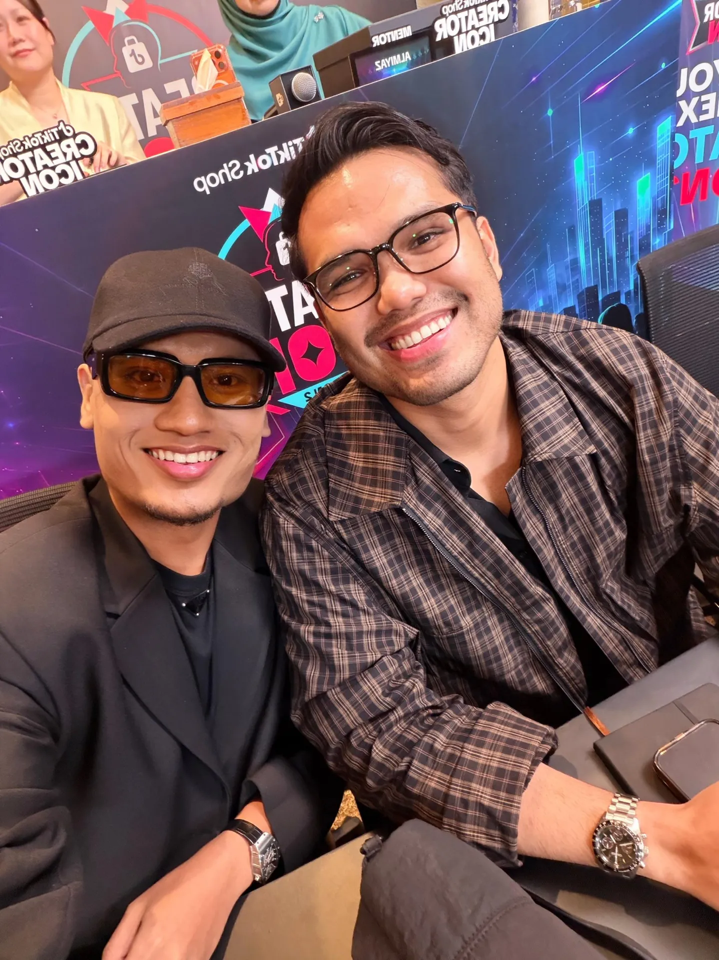 Dua pempengaruh hebat, Anas Zahrin dan Khairul Aming saling menyokong