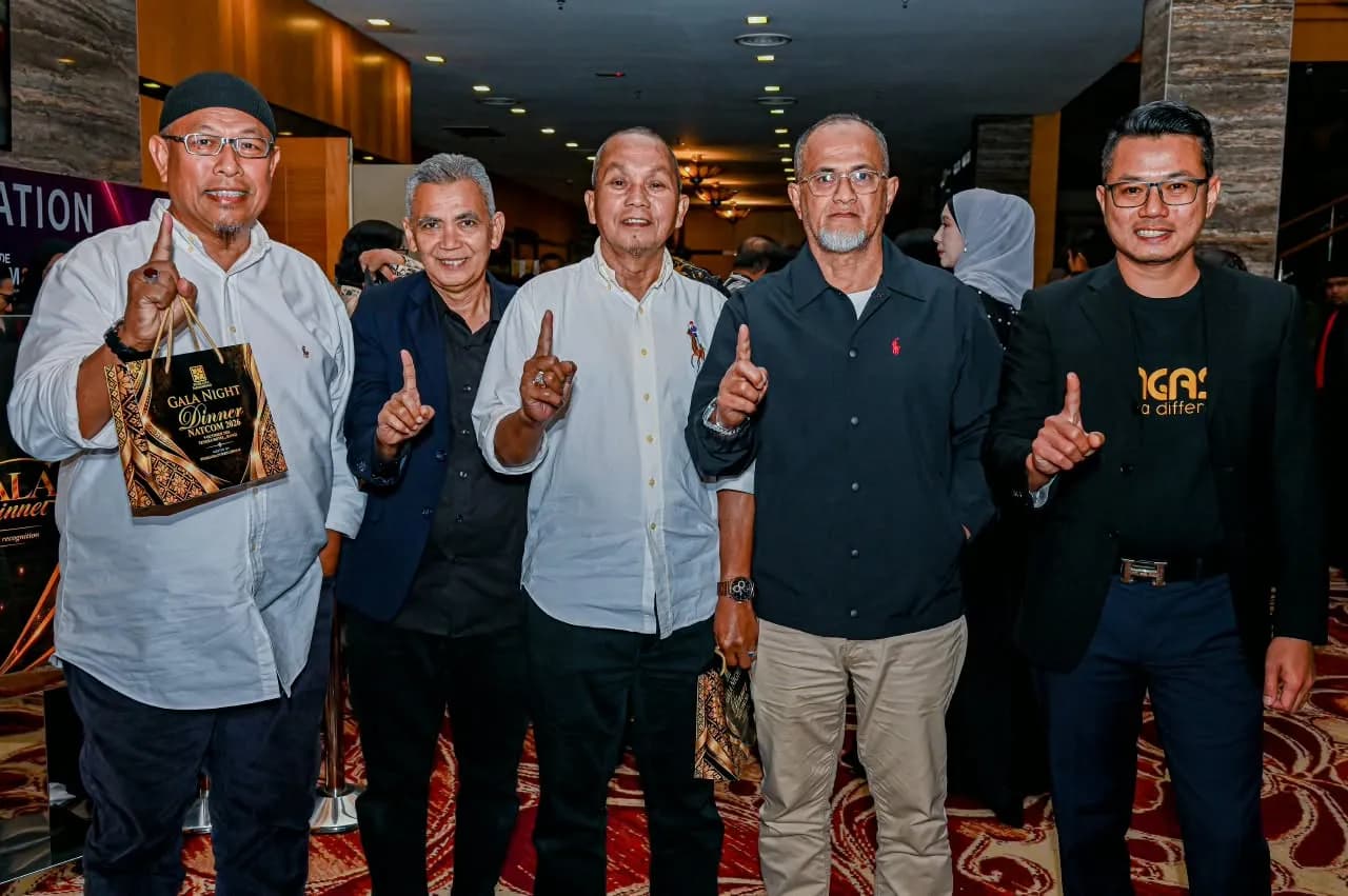 Datuk Jamal Abdillah turut menghiburkan tetamu pada Malam Gala NATCOM baru-baru ini.
