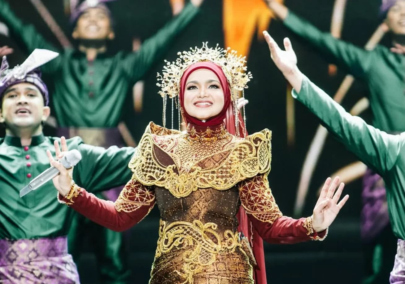 "Yang sudah bermaafan, jangan kita adu-adukan lagi. Yang sudah berdamai, jangan kita nyalakan kembali apinya." - Siti Nurhaliza