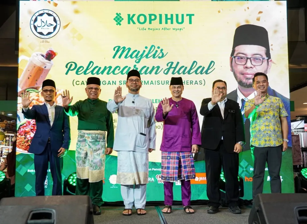 Majlis Pelancaran Halal Kopi Hut di Cyberjaya, baru-baru ini.