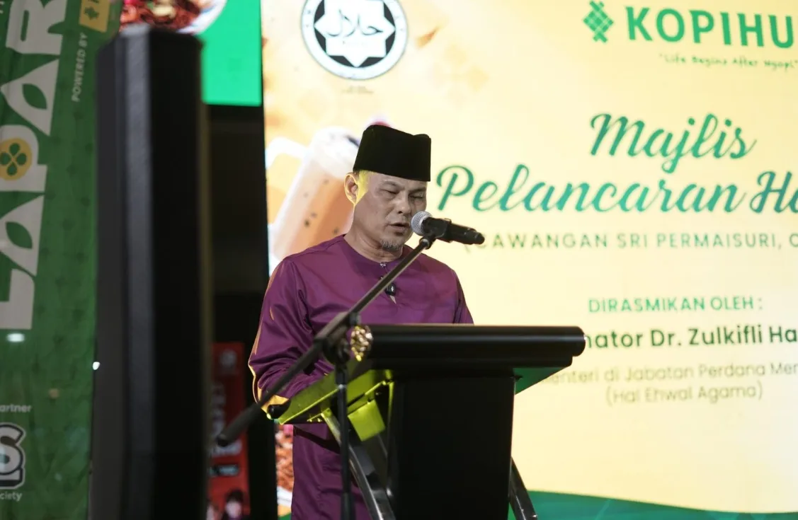 Menurut Adam, proses mendapatkan sijil berkenaan memerlukan penelitian menyeluruh, khususnya membabitkan kebersihan dapur, pematuhan bahan masakan serta tahap pemahaman pekerja terhadap prosedur halal.