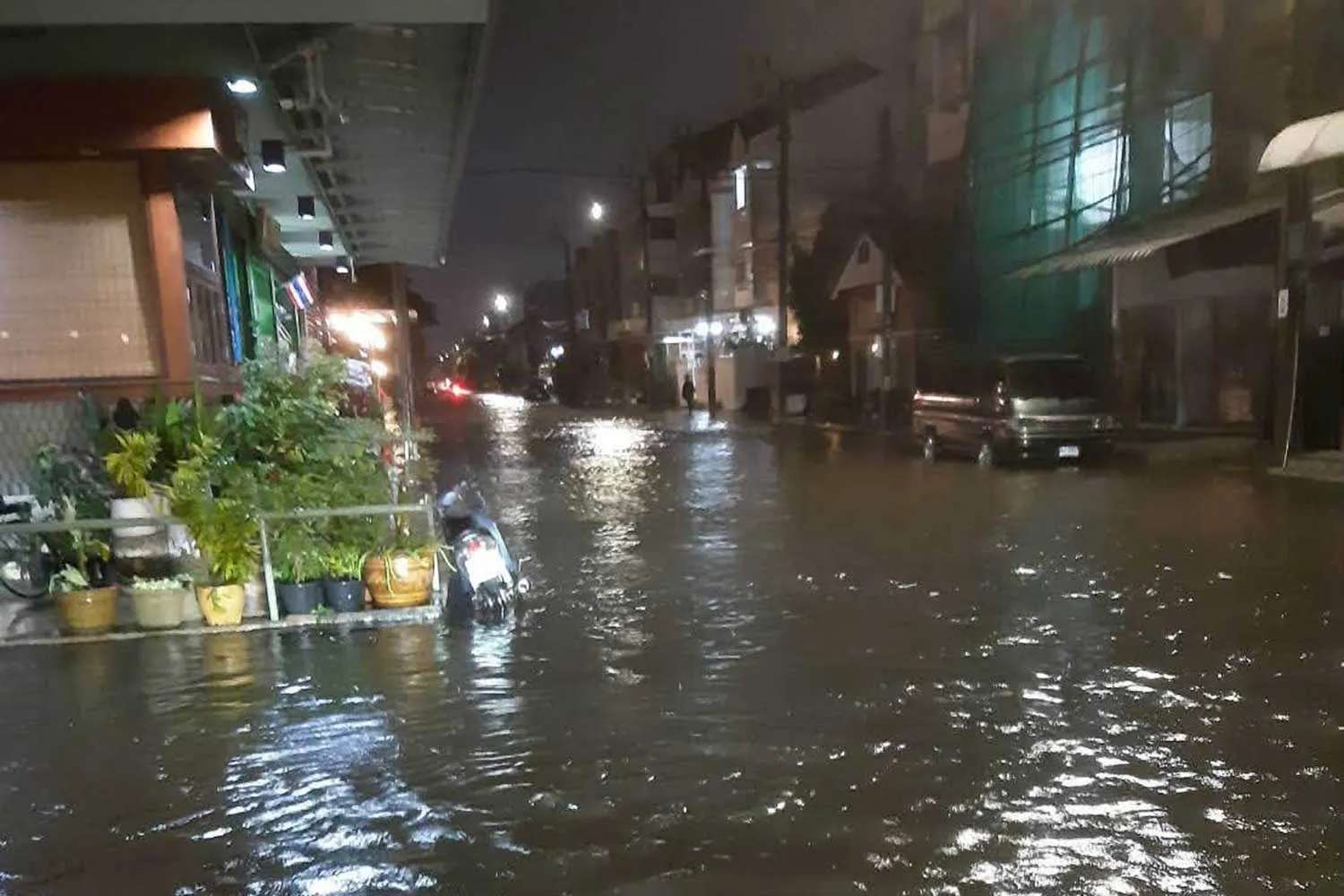 Banjir yang berlaku di Pattanakan 65 Road.