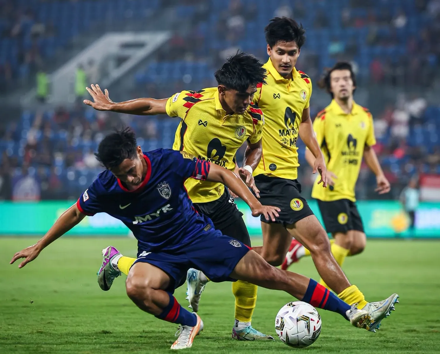 Kementerian Belia dan Sukan (KBS) akan terus menyokong usaha pembangunan bola sepak negara dengan mengambil kira prinsip autonomi FAM.