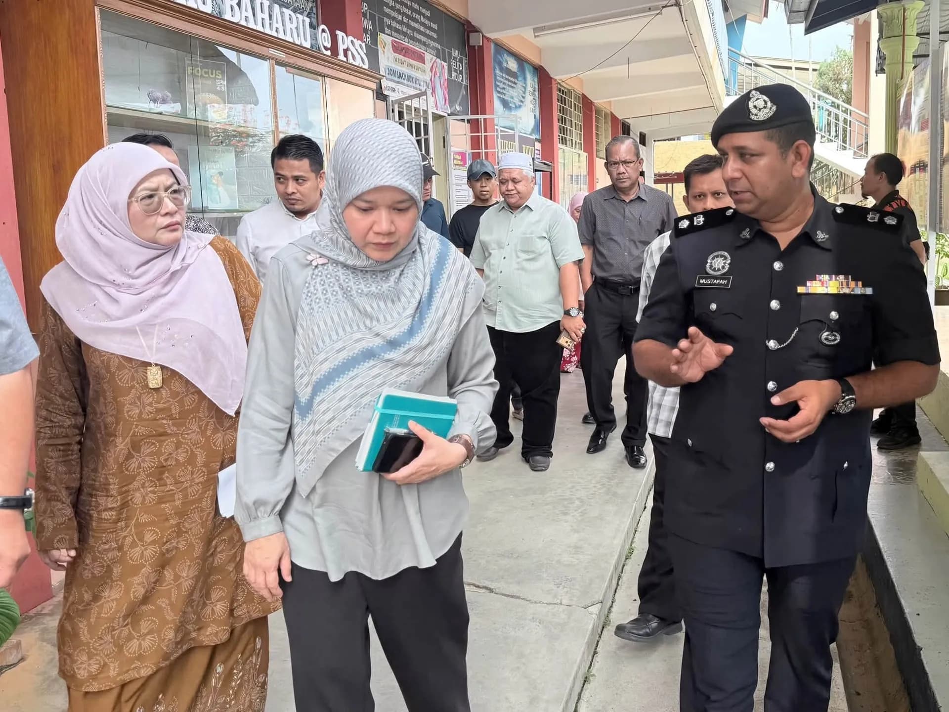 Fadhlina Sidek hadir bagi mendapatkan perkembangan lanjut berhubung kes kematian pelajar tingkatan dua di Kuala Pilah, Negeri Sembilan.