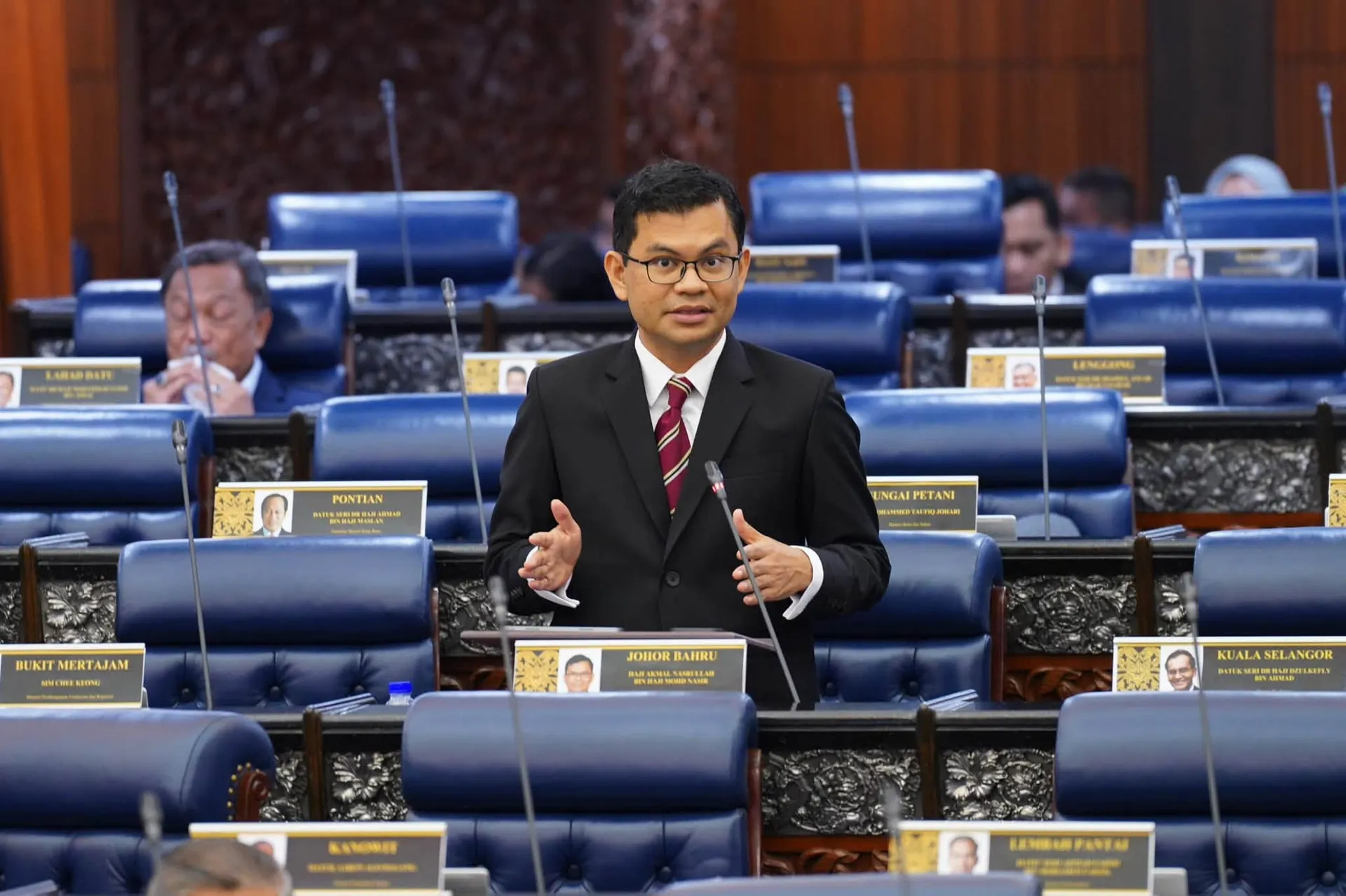 Menteri Ekonomi, Akmal Nasrullah Mohd Nasir.