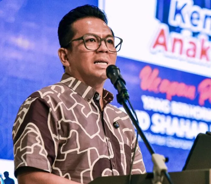 Mamat berkongsi pengalaman peribadinya ketika berdepan masalah penyalahgunaan dadah, sekali gus memberi peluang kepada pelajar mendengar kisah sebenar tentang kesan penagihan dan perjalanan untuk berubah.