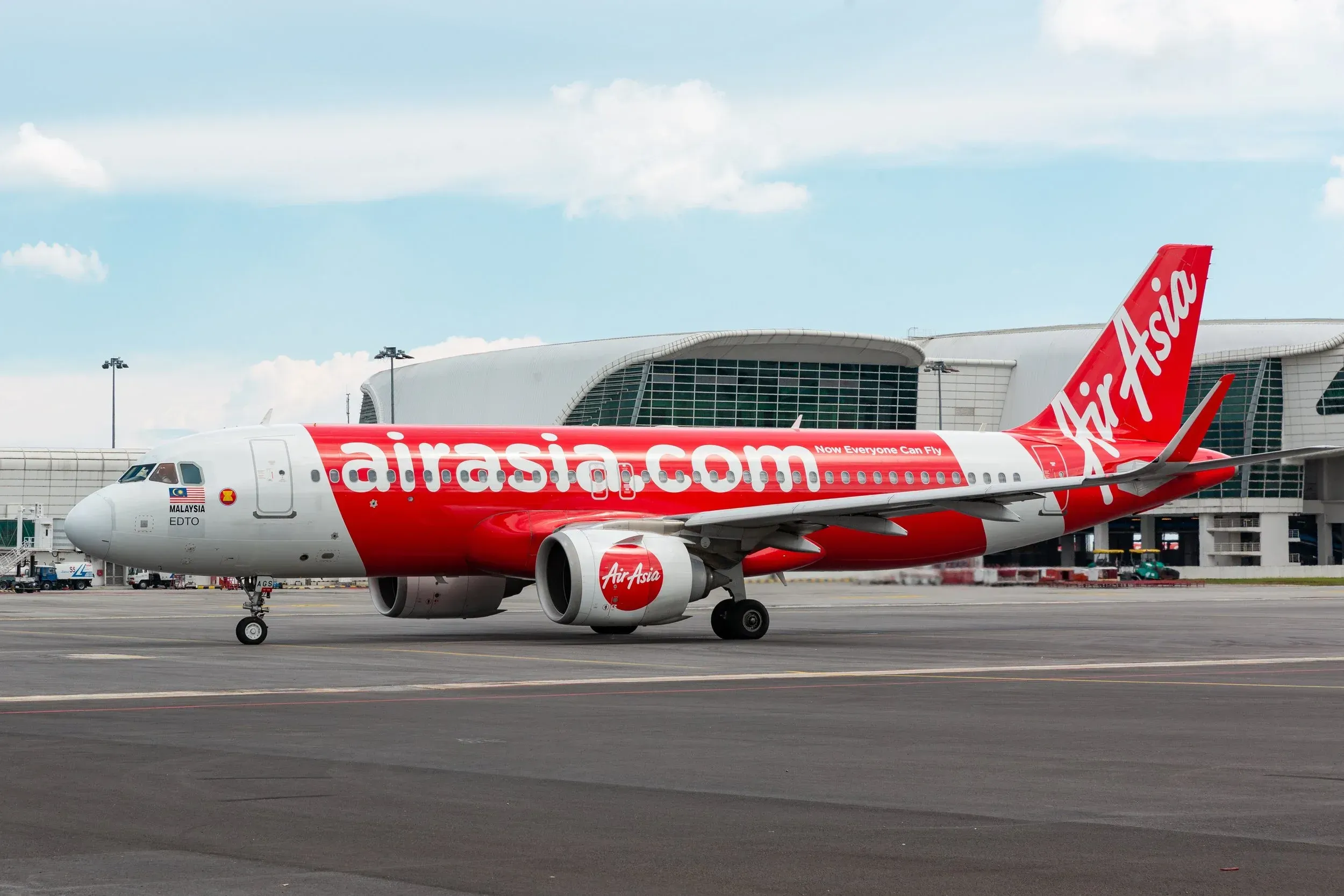 Rangkaian penerbangan AirAsia yang luas, disokong oleh kekerapan penerbangan yang tinggi, memainkan peranan penting dalam memperkukuh kesalinghubungan dari Kuala Lumpur.