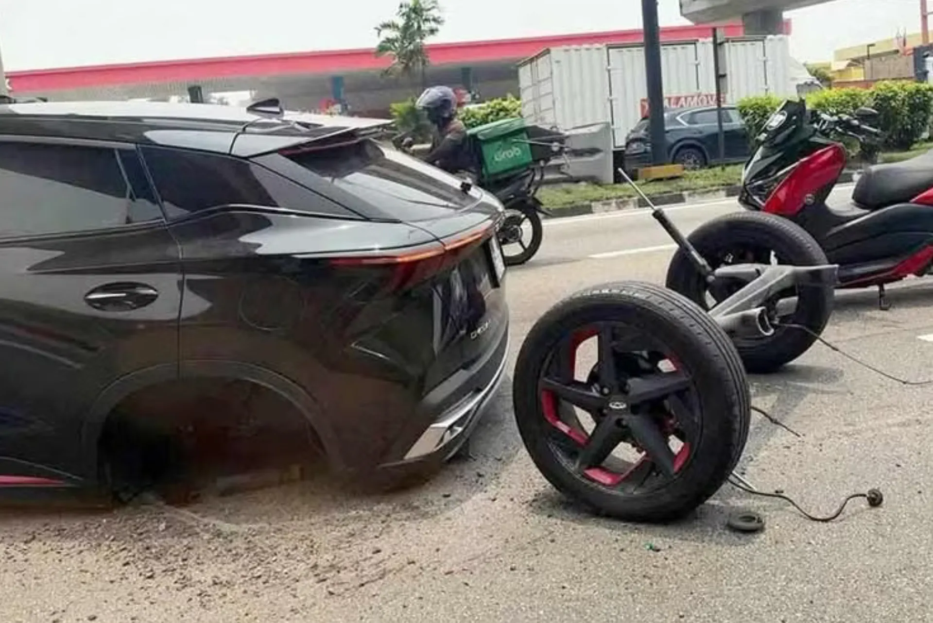 Insiden tular di Johor Bahru melibatkan kenderaan jenis Chery.