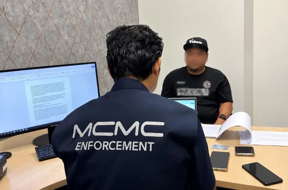 MCMC merakam percakapan seorang individu untuk membantu siasatan.